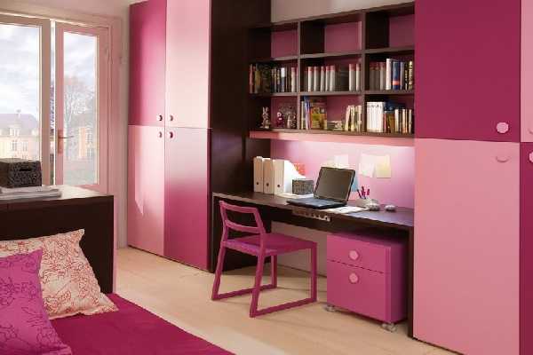 Phòng ngủ nhỏ tông màu hồng cho bé gái